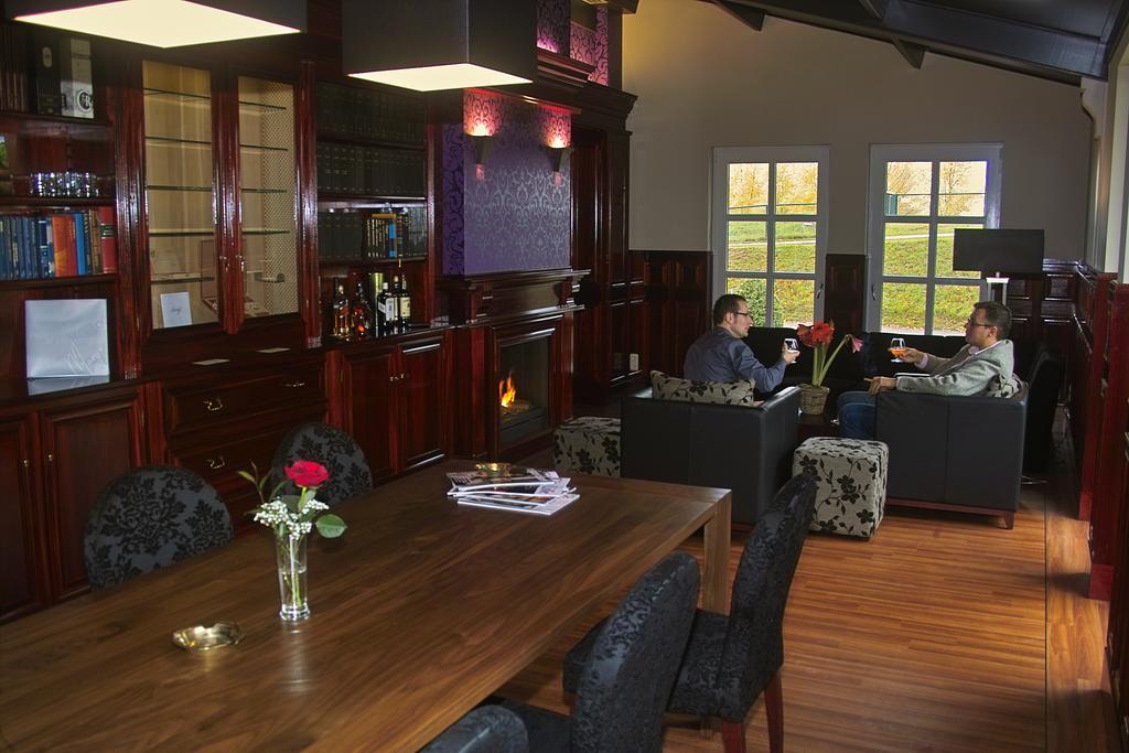 Restaurant Oolderhof Bv Hotel Roermond Exterior photo